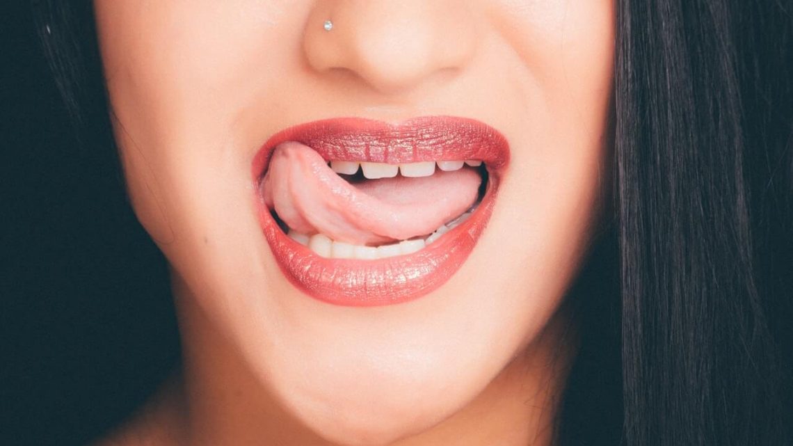 Przebarwienia na zębach – jak usunąć?